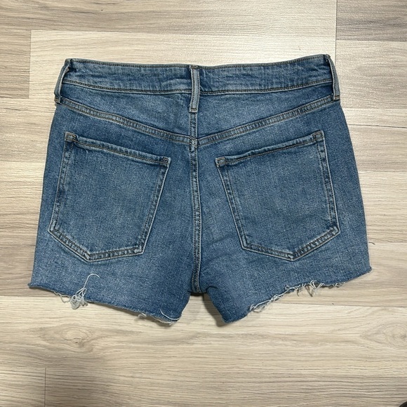 Old Navy High Rise Denim Distressed Shorts Size 8 - Picture 4 of 4